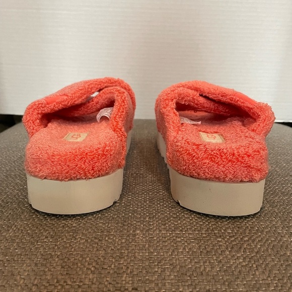 Ugg Fuzzy Sugar terry Cross Slide Size 5 - Picture 7 of 8